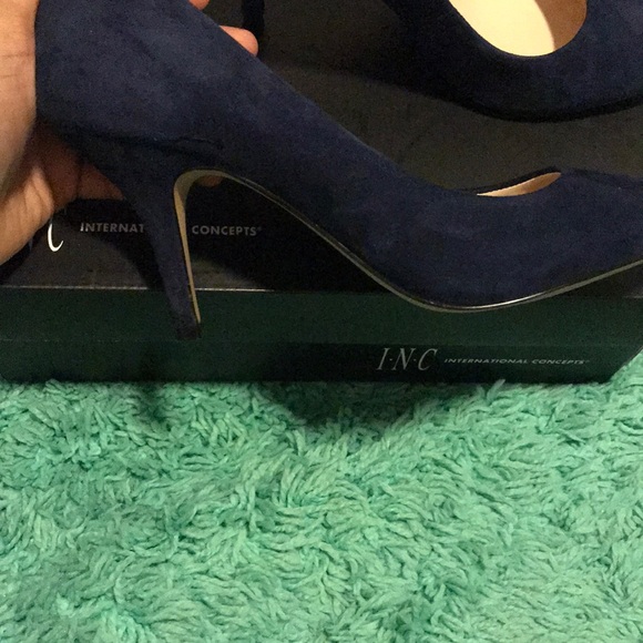 Heels - Picture 3 of 3